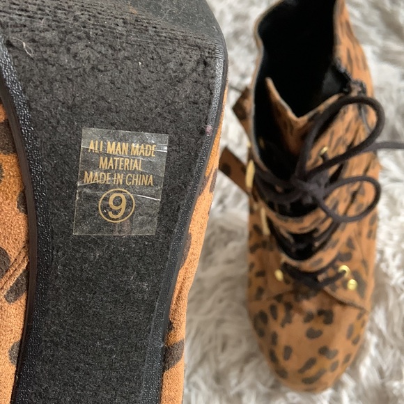 Cheetah Print Woman’s Size 9 - Picture 4 of 4
